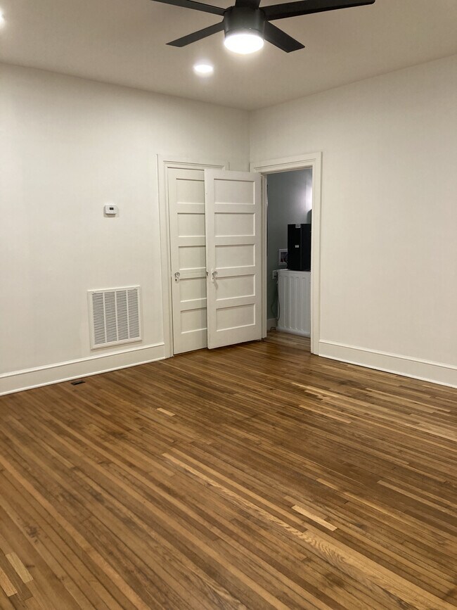 Building Photo - 951 W Branch Ave