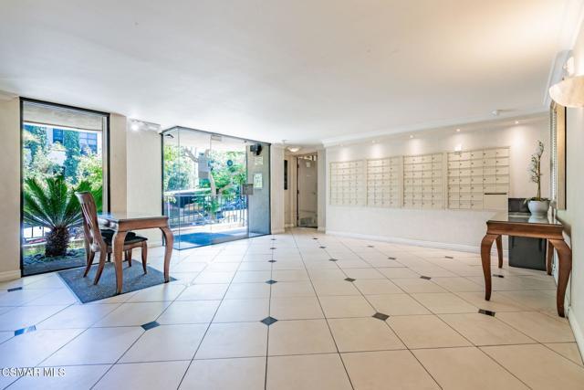 Building Photo - 11645 Montana Ave