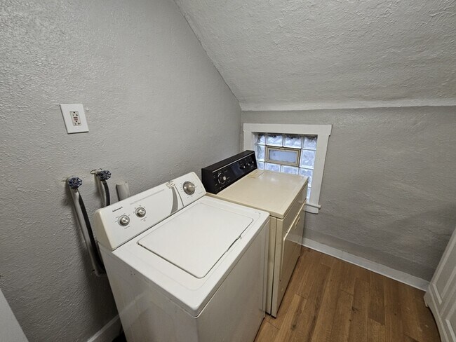 Building Photo - 4067 E 57th St