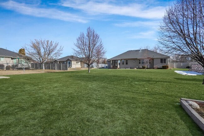 Building Photo - 956 S 1525 W