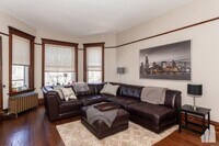Building Photo - 4 bedroom in Chicago IL 60613