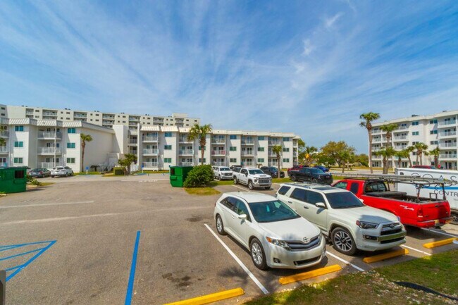 Building Photo - 400 Plantation Rd