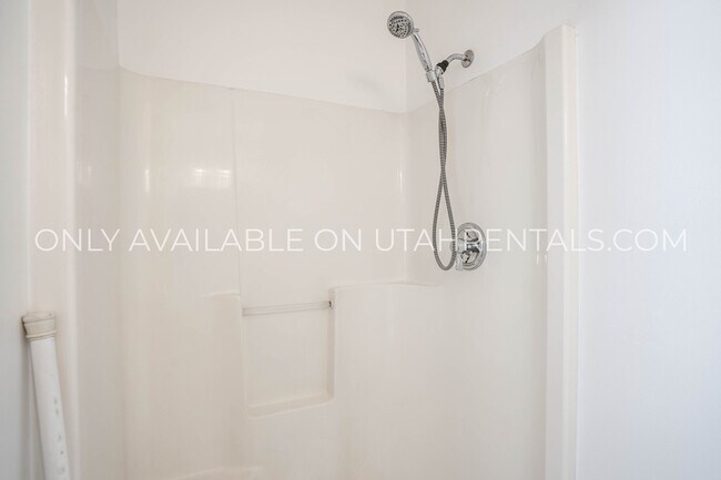 Building Photo - 2051 S State St