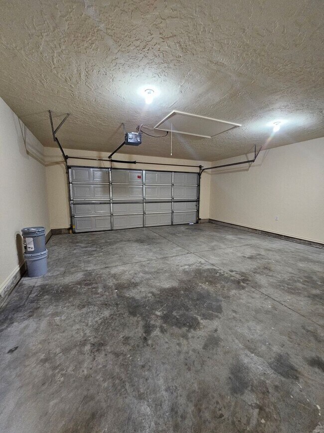 Building Photo - 867 Rambling Oaks Dr
