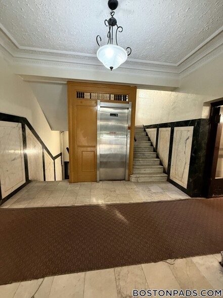 Building Photo - 17-19-19 Washington St S