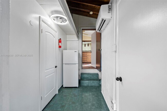 Building Photo - 6150 SW 15th St