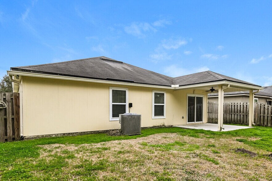Building Photo - 15847 Rachel Creek Dr