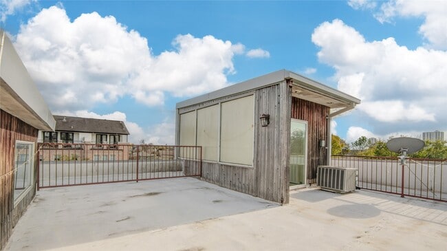 Building Photo - 3910 Austin St