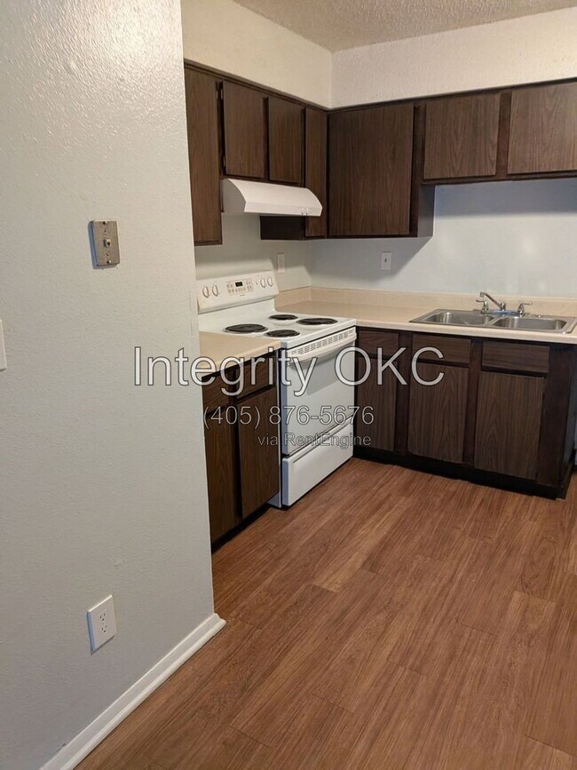 Building Photo - 3907 N Rockwell Ave