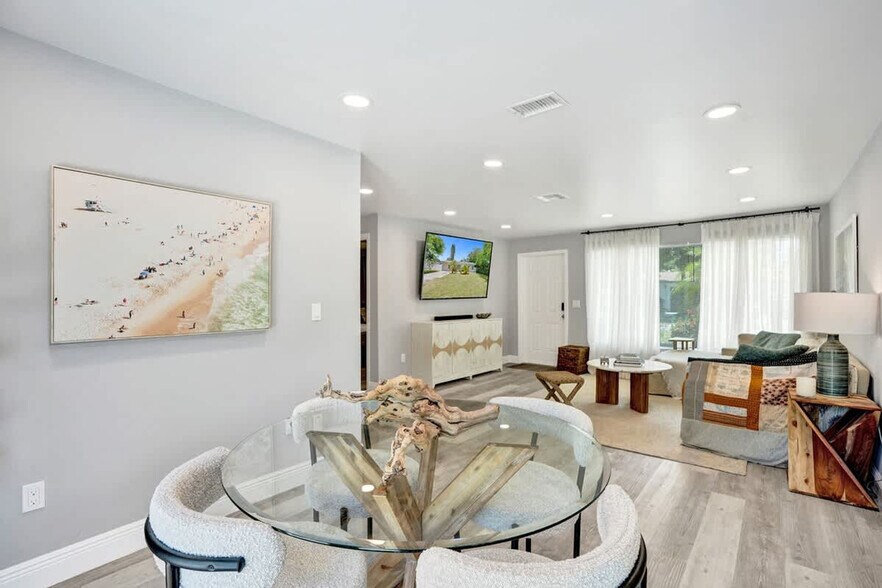 Building Photo - 1587 NE 30th St