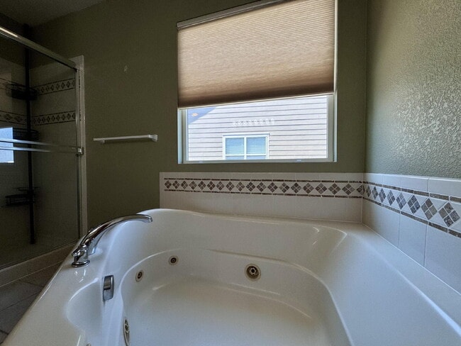 Building Photo - 7031 S Oak Hill Cir