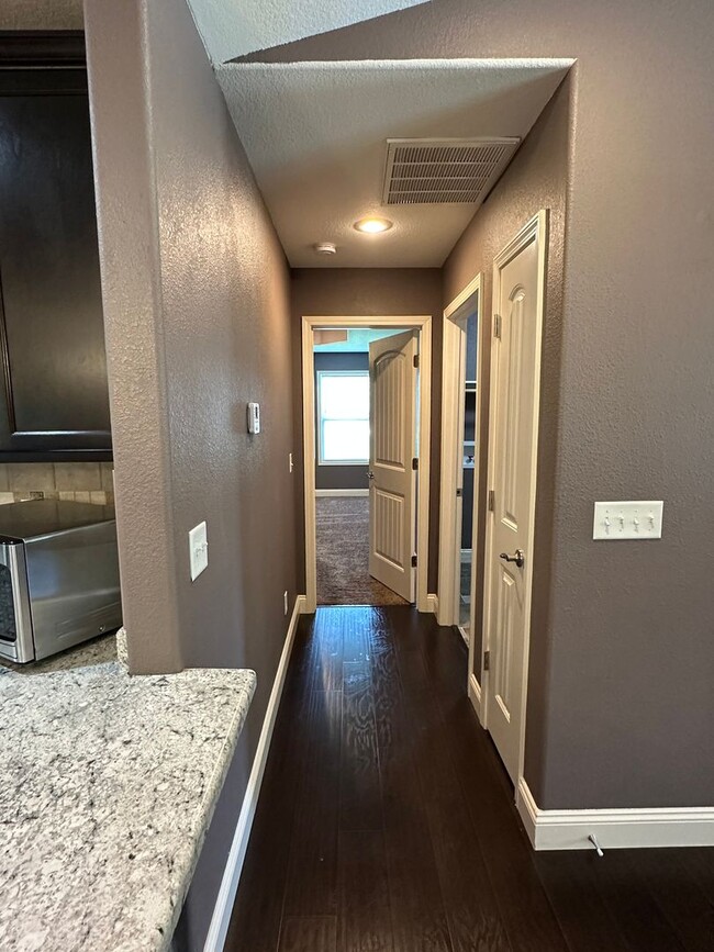 Building Photo - Well Maintained 3 Bed 2 Bath w/ Fence in Waynesville