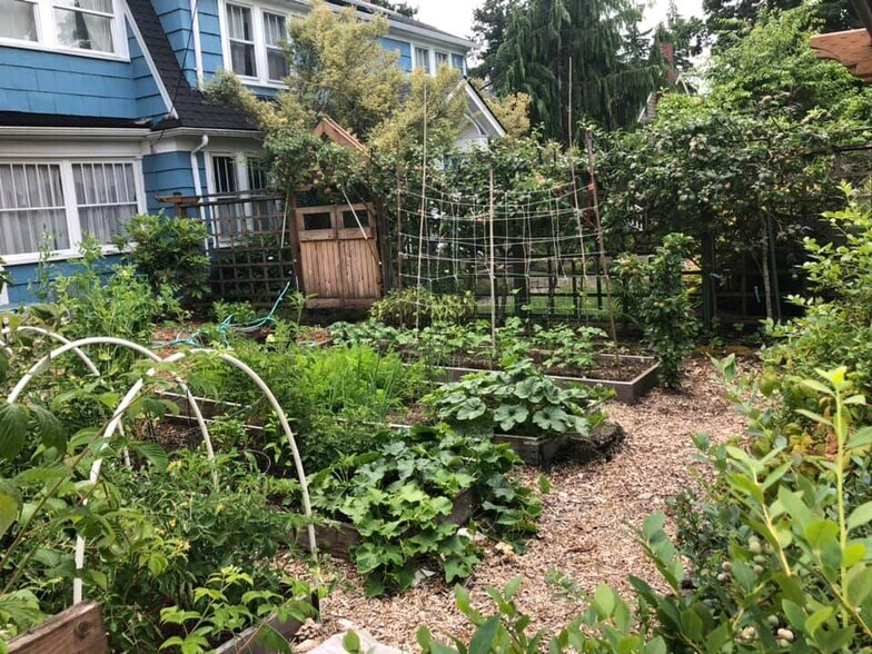 Building Photo - 2412 Columbia St SW