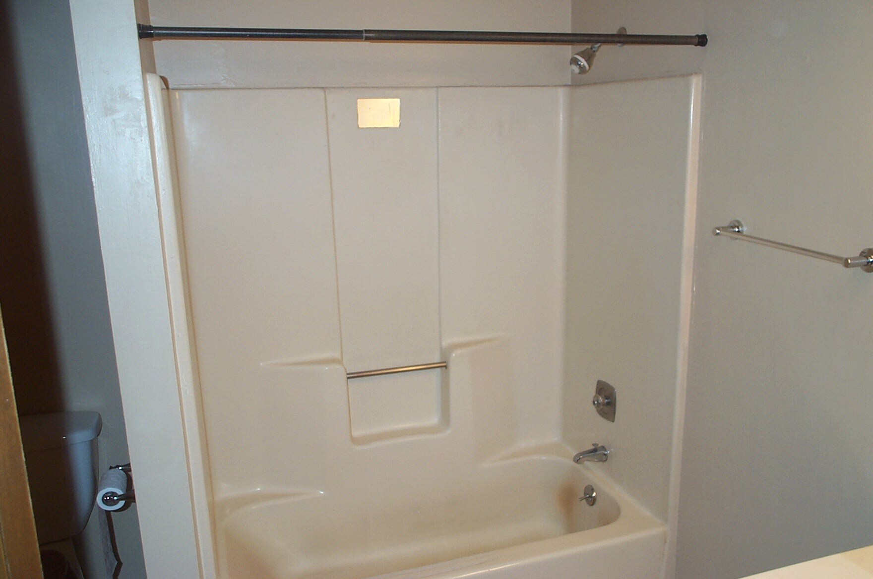 Main floor bathroom - 2834 Sandy Hollow Rd