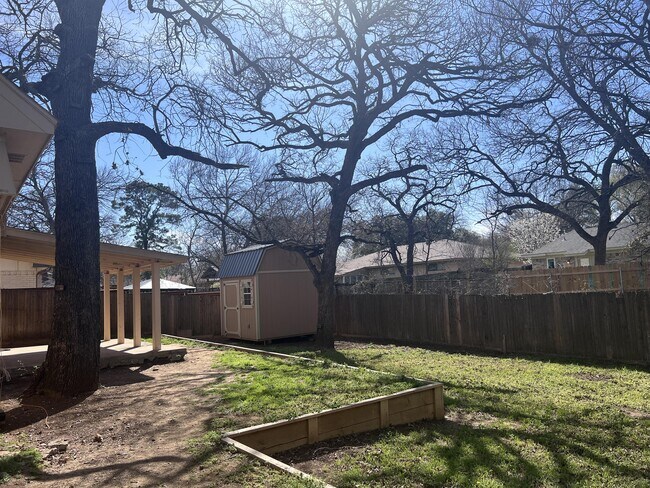Building Photo - 5429 Prince Dr