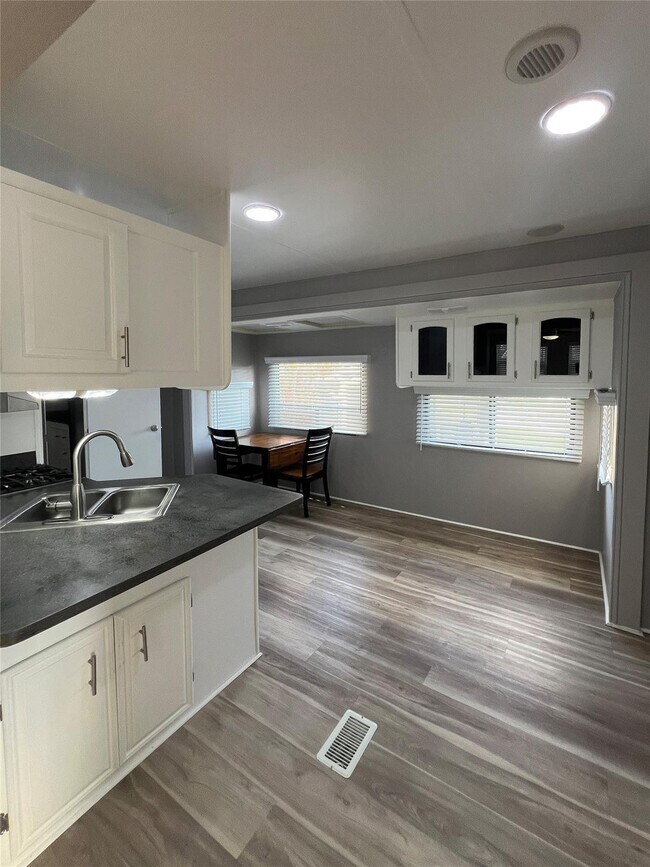 Building Photo - 6501 SE 55th Ln