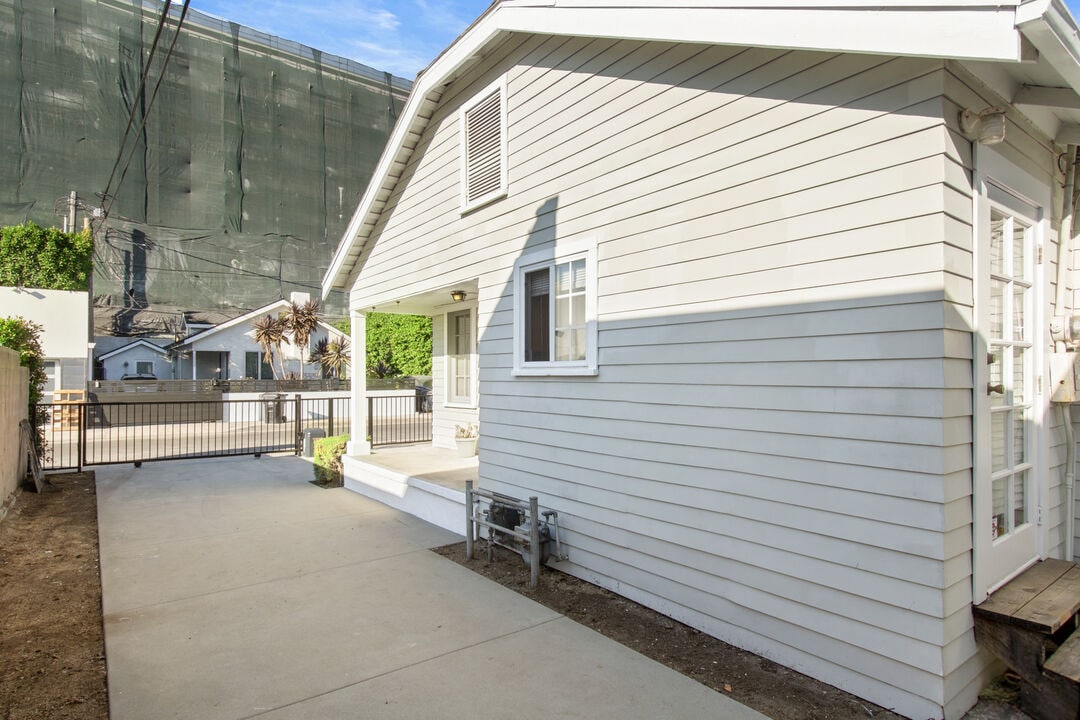 Building Photo - 3860 Goldwyn Ter