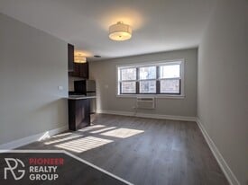 Building Photo - 503 W Barry Ave