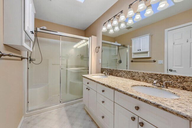 Building Photo - Single-Level 4BR/2BA Ranch — Spacious 3-Car Garage & Low-Maintenance Yard (Oregon City / Fairway ...