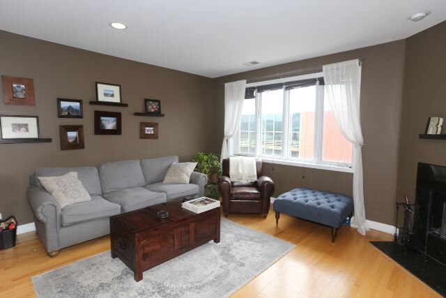 Building Photo - 3655 N Southport Ave