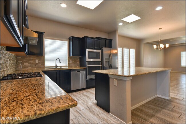 Building Photo - 221 Jennice Cir