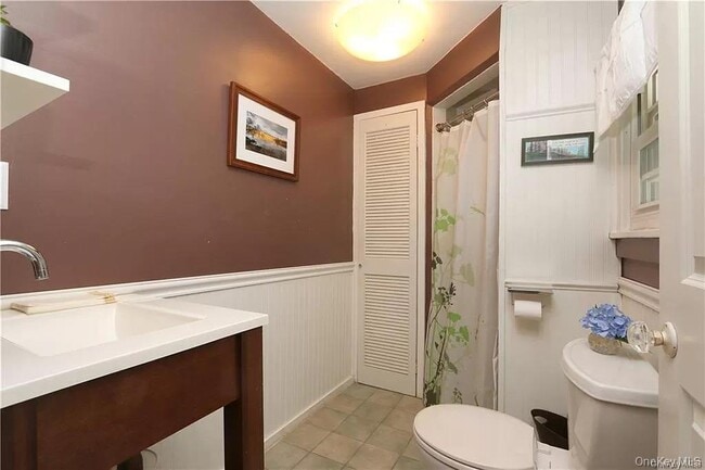 Building Photo - 12 Mamanasco Rd