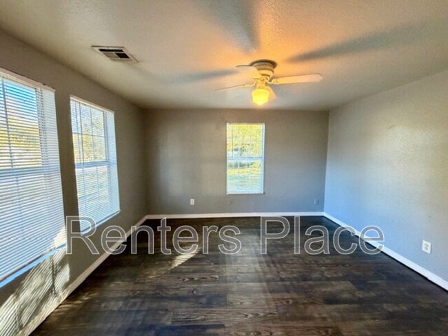 Building Photo - 406 S 66th E Ave