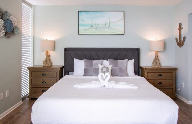 Building Photo - 10517 Front Beach Rd