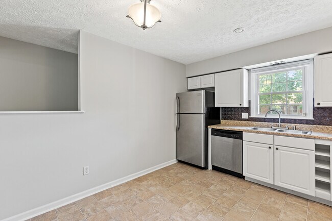 Building Photo - 1200 Tishoff Dr