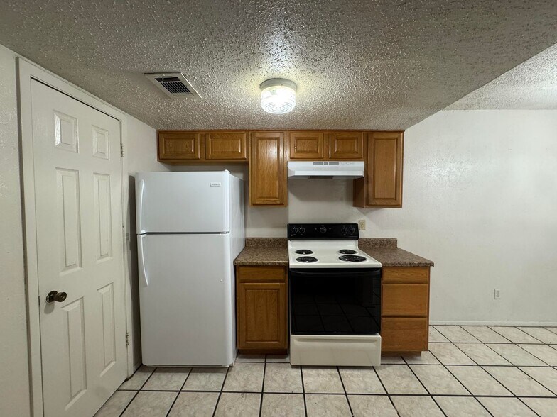 Building Photo - 4501 Westcliff Rd