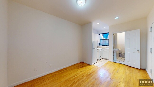 Primary Photo - 1731 Second Avenue