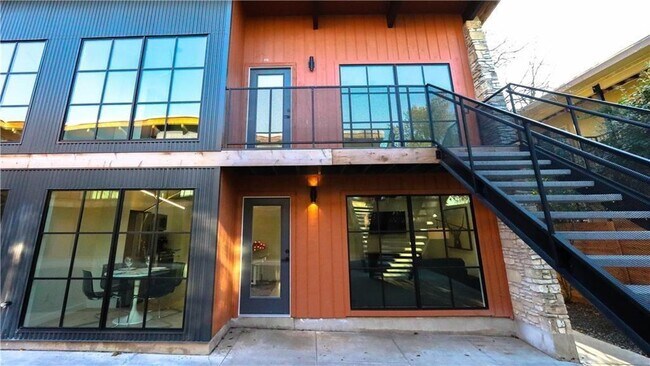 Building Photo - 400 E 30th St