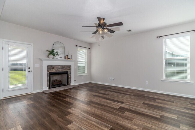 Building Photo - 4831 Fairmont Dr