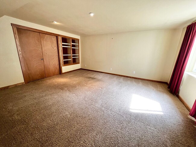Building Photo - 3 bed, 3 bath Home in Poudre Overlook Neig...