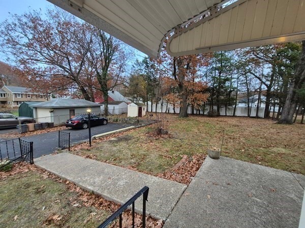 Building Photo - 5 Lakeview Ave