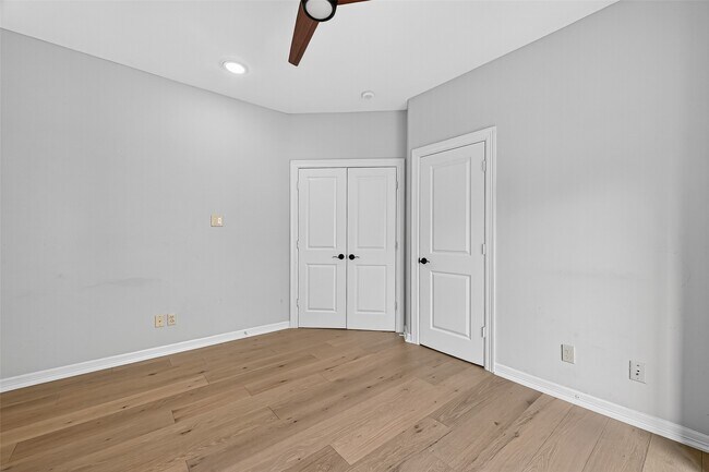 Building Photo - 2731 Stuart Manor