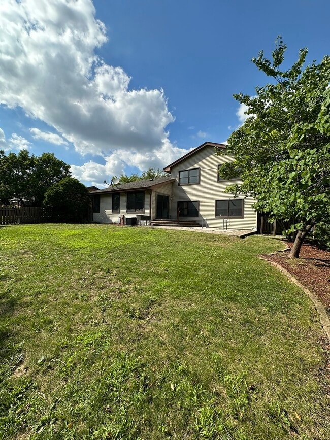 Building Photo - 567 Lorelei Dr