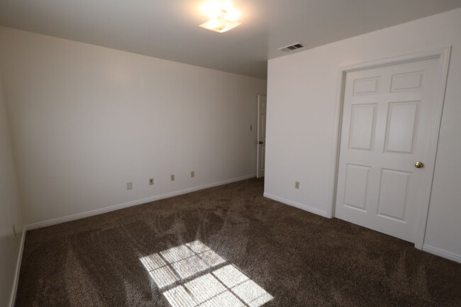 Building Photo - Holiday Special 50% Off 1st Month's Rent! ...