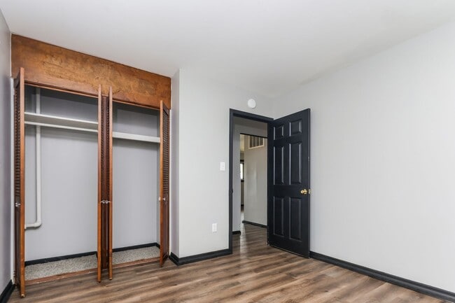 Building Photo - 3 Bed 1 Bath Single Family Home in Springfield!