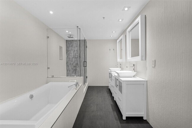 Building Photo - 3001 S Ocean Dr