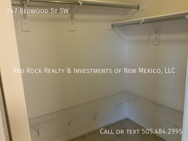 Building Photo - 747 Redwood St SW