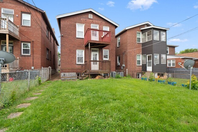 Building Photo - 5505 Rhodes Ave