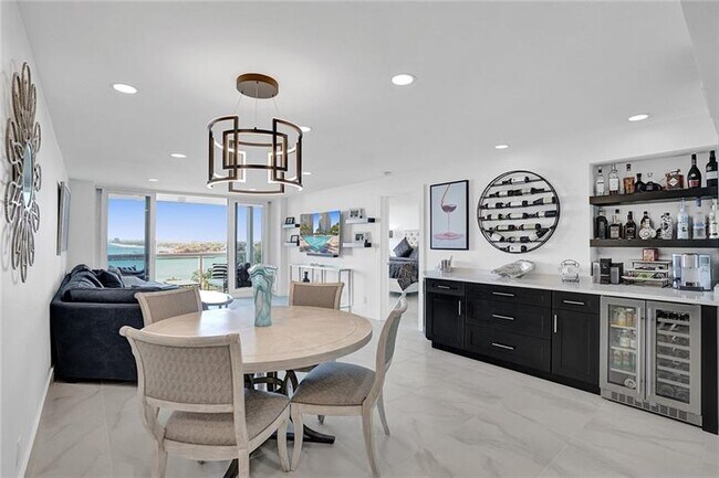 Building Photo - 2100 S Ocean Ln