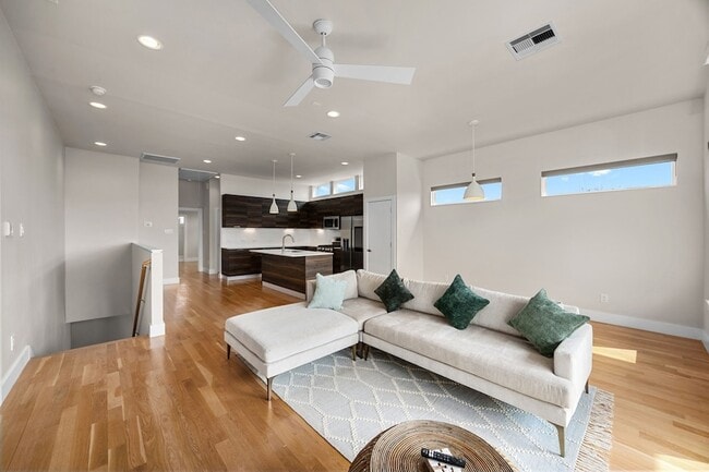 Building Photo - 4618 Nichols St