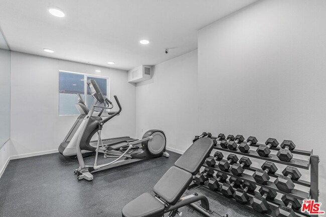 Building Photo - 10824 Blix St