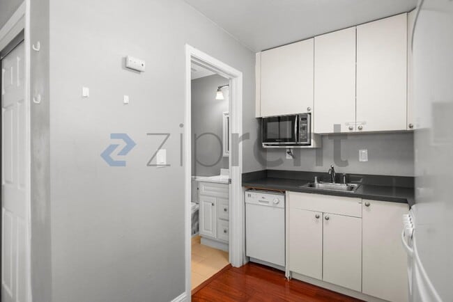Building Photo - Unit