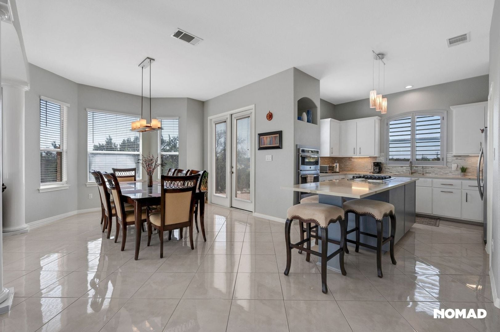 Building Photo - 1015 La Cantera