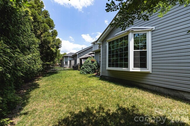 Building Photo - 1008 Millbank Dr