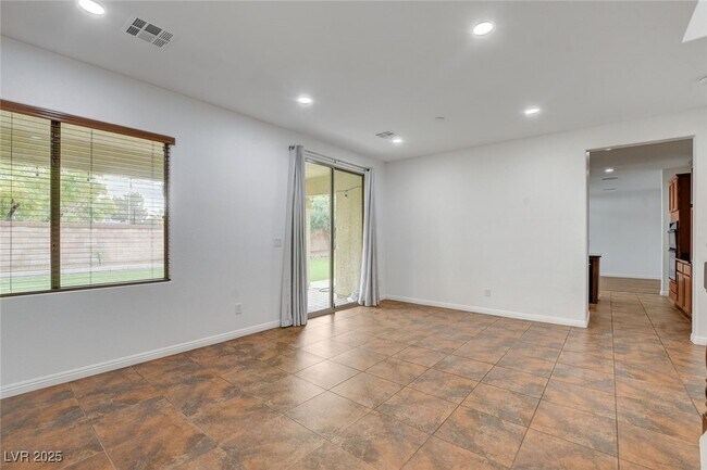 Building Photo - 8125 Chestnut Hollow Ave