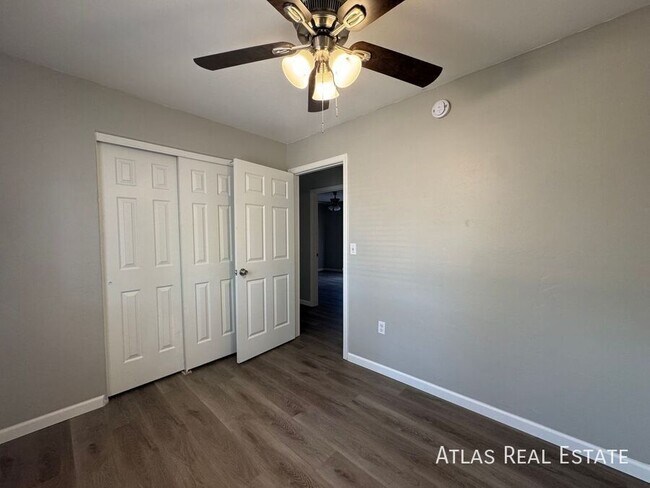 Building Photo - 506 N Iroquois Ave